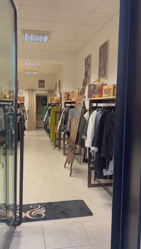 Carica il video: 
